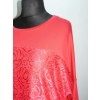 Elegancka bluzka zdobiona kwiatową koronką - czerwona